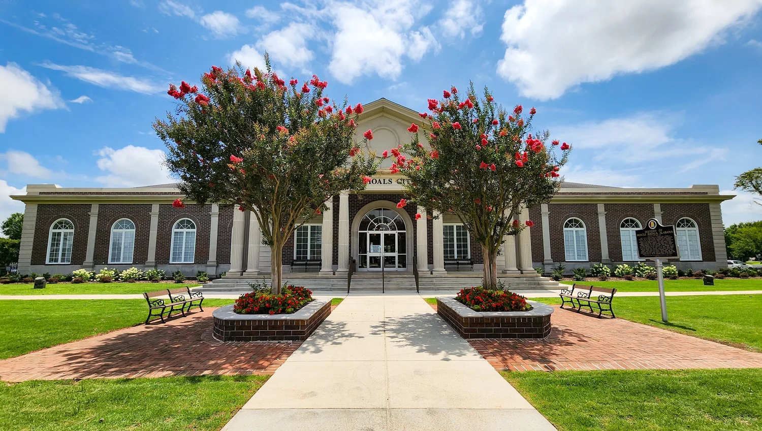 Front view of Shoals City Hall building